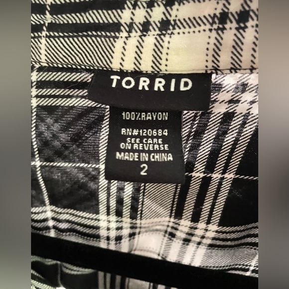 Torrid size 2 Rayon Plaid Button-Up Blouse - Picture 3 of 3